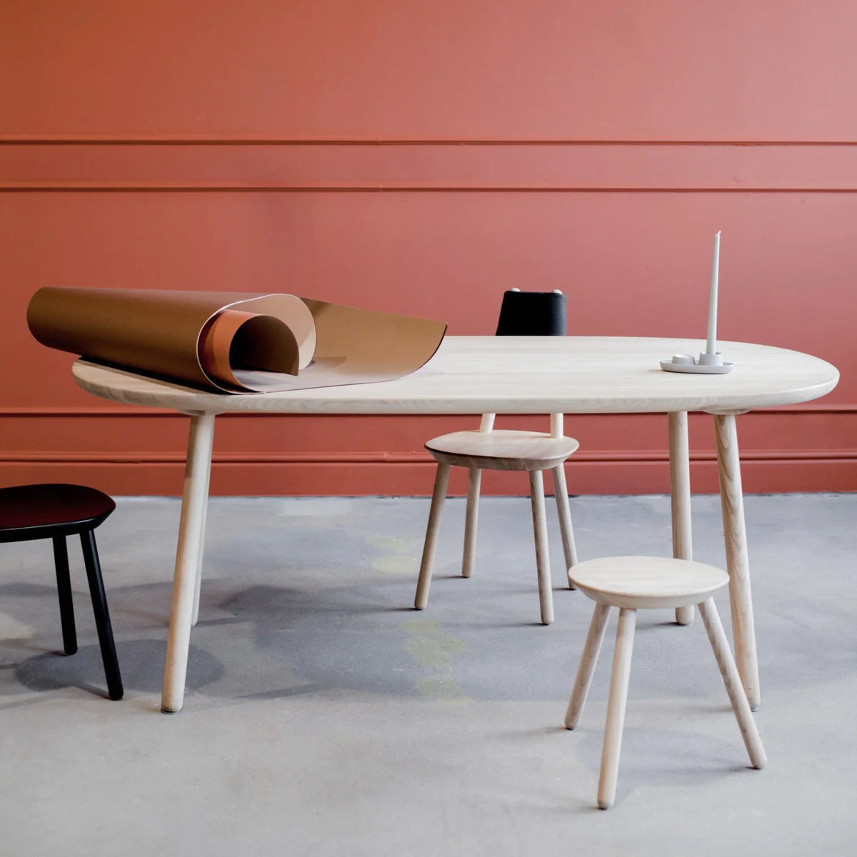 Naïve Dining Table