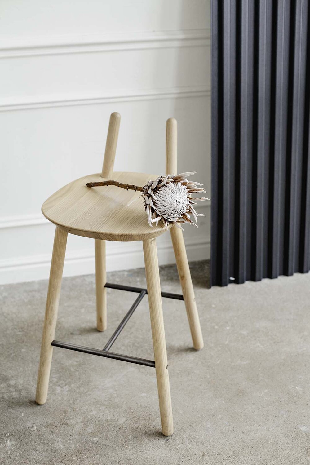 Naïve Semi Bar Stool
